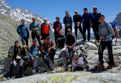 Le groupe en balade sur un glacier